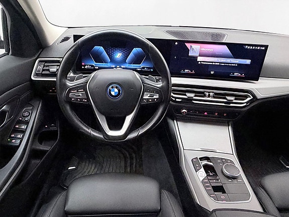BMW 330e 18 of 30