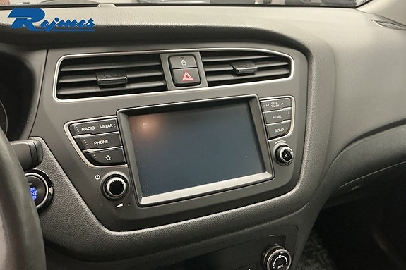 Hyundai i20 10 of 17