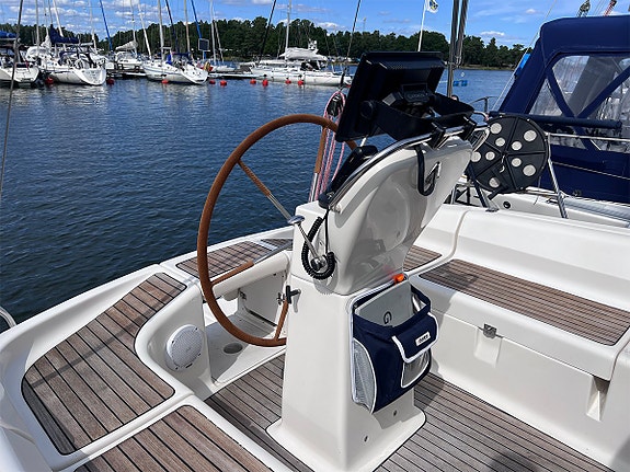 Bavaria 37 3 of 5