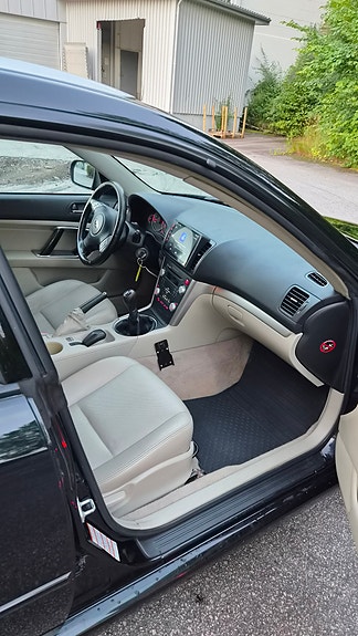 Subaru Legacy 12 of 25