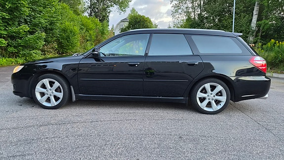 Subaru Legacy 8 of 25