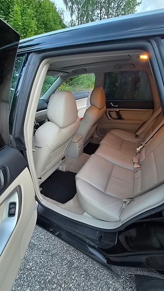 Subaru Legacy 18 of 25