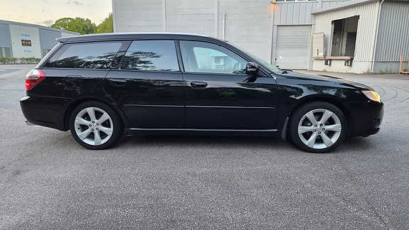 Subaru Legacy 4 of 25