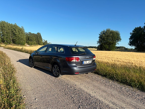 Toyota Avensis 3 of 5
