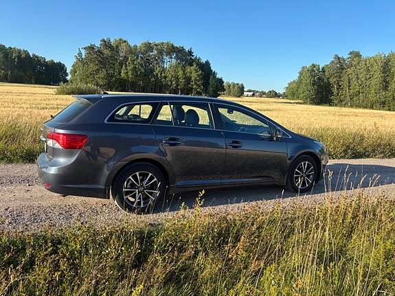Toyota Avensis 4 of 5