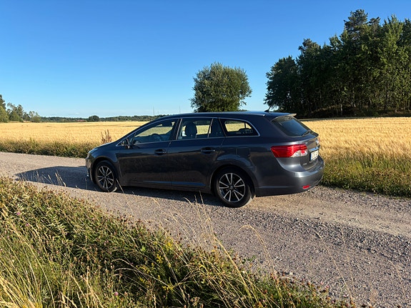 Toyota Avensis 5 of 5