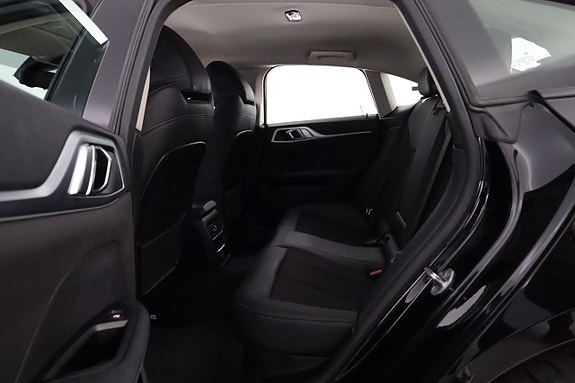 BMW i4 12 of 27