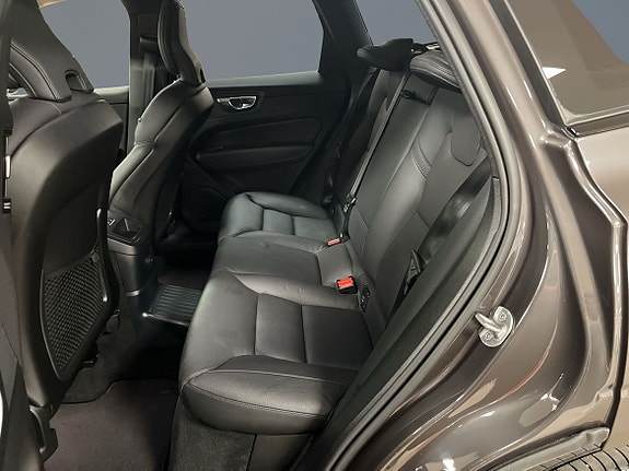 Volvo XC60 8 of 14