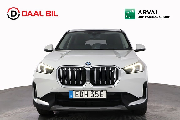 BMW iX1 2 of 29