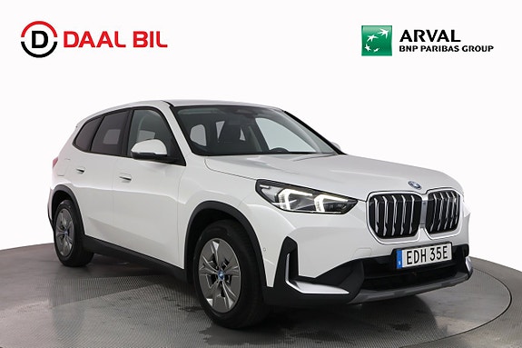 BMW iX1 3 of 29