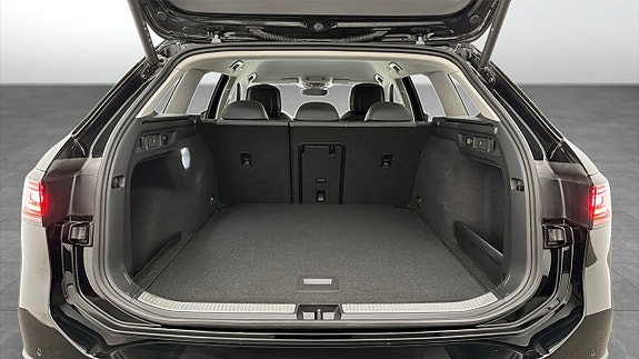 Volkswagen Passat 12 of 19