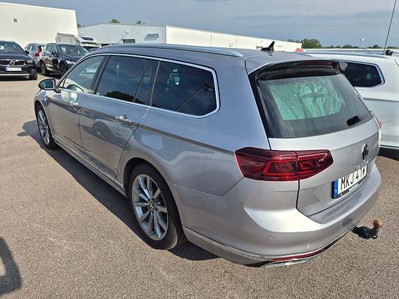 Volkswagen Passat 2 of 5