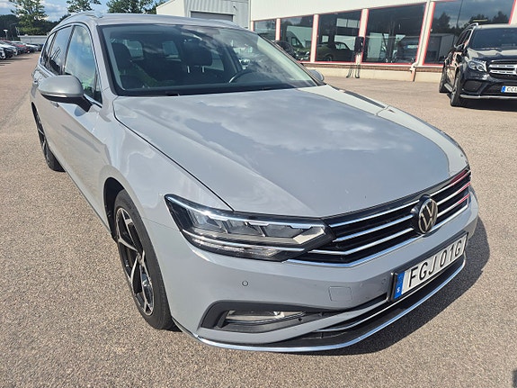Volkswagen Passat 2 of 4