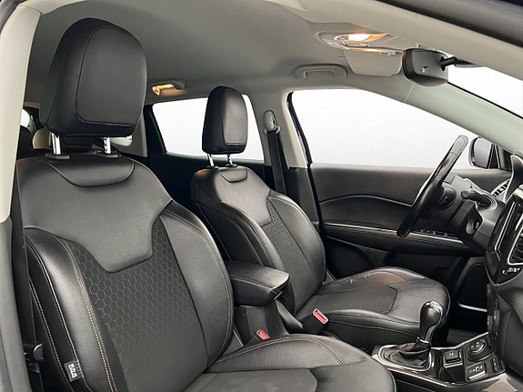 Jeep Compass 13 of 30