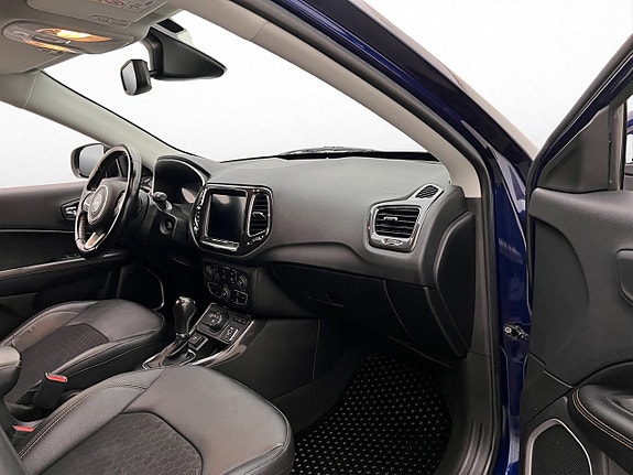 Jeep Compass 14 of 30