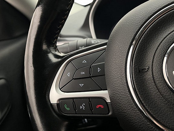 Jeep Compass 16 of 30