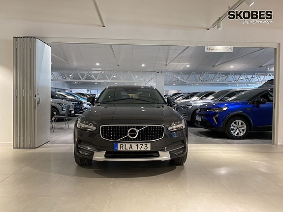 Volvo V90 Cross Country 2 of 20