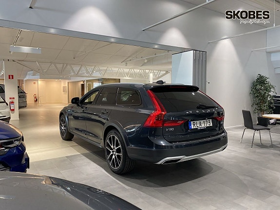 Volvo V90 Cross Country 4 of 20