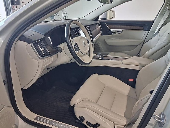 Volvo V90 Cross Country 3 of 7
