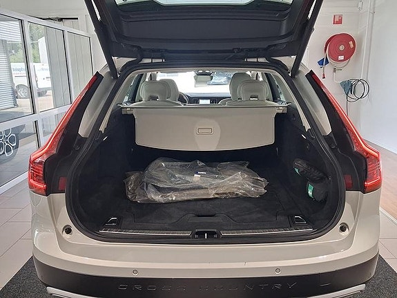 Volvo V90 Cross Country 7 of 7