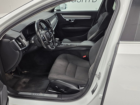 Volvo V90 2 of 7