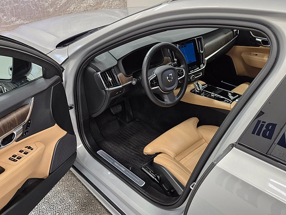 Volvo V90 2 of 11