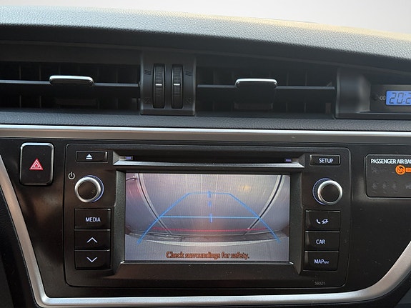 Toyota Auris 24 of 30