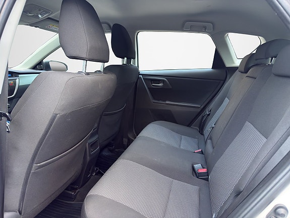 Toyota Auris 17 of 30