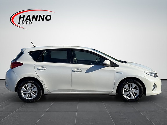 Toyota Auris 6 of 30
