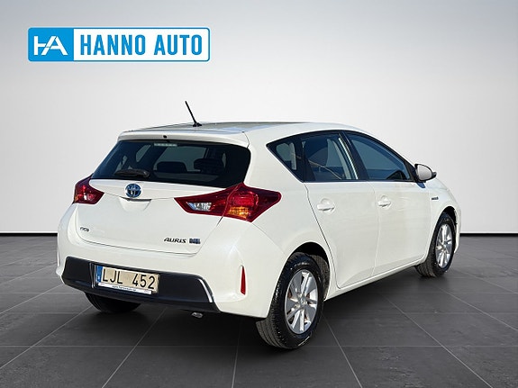 Toyota Auris 5 of 30