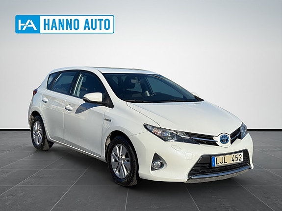 Toyota Auris 7 of 30