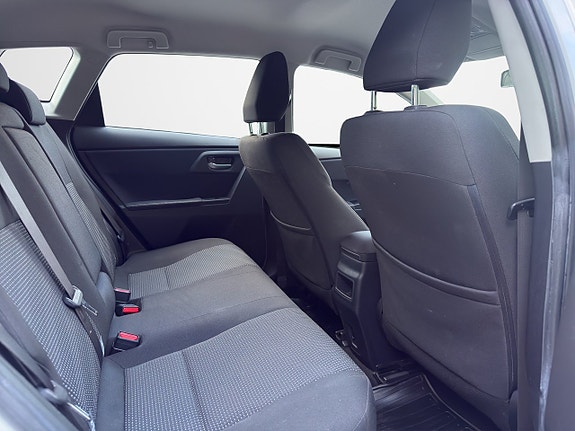 Toyota Auris 18 of 30