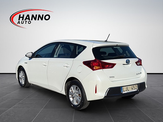 Toyota Auris 3 of 30