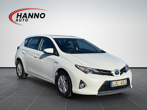 Toyota Auris 7 of 30