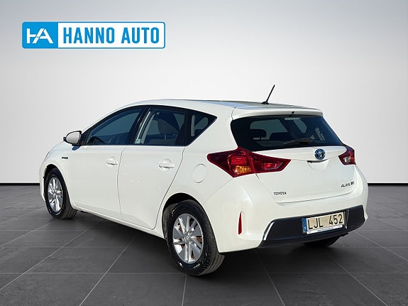 Toyota Auris 3 of 30