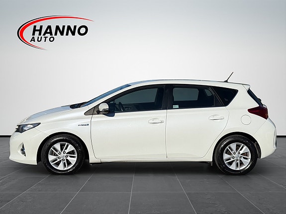 Toyota Auris 2 of 30