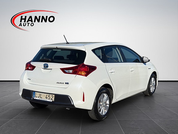 Toyota Auris 5 of 30