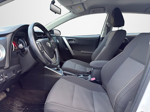Toyota Auris 13 of 30
