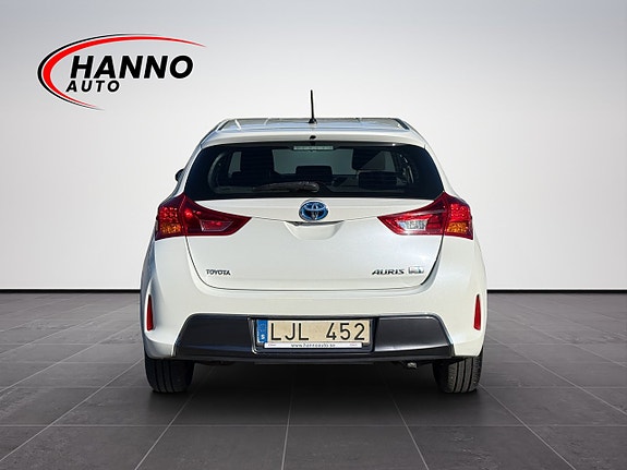 Toyota Auris 4 of 30