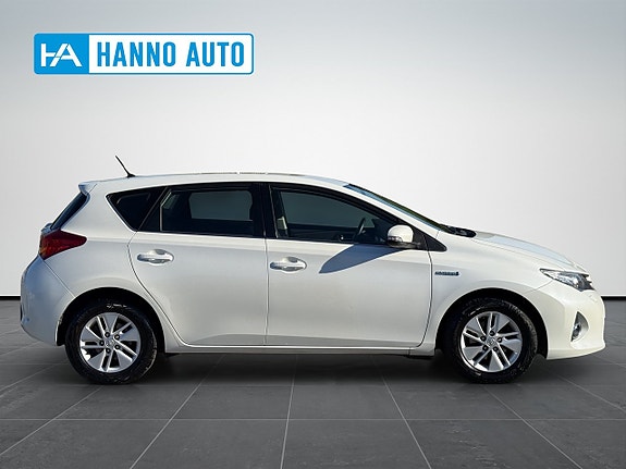 Toyota Auris 6 of 30