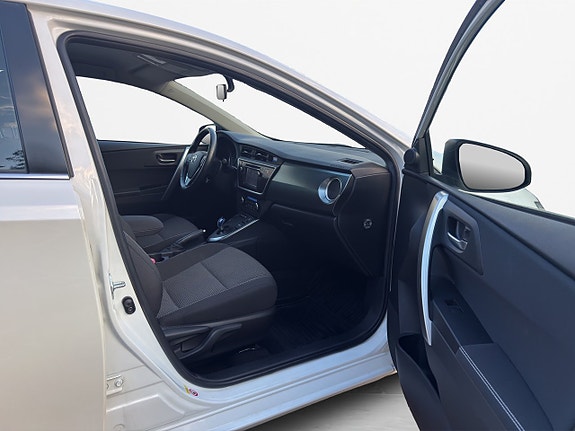 Toyota Auris 15 of 30