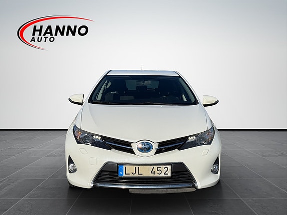 Toyota Auris 8 of 30
