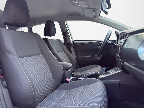Toyota Auris 16 of 30