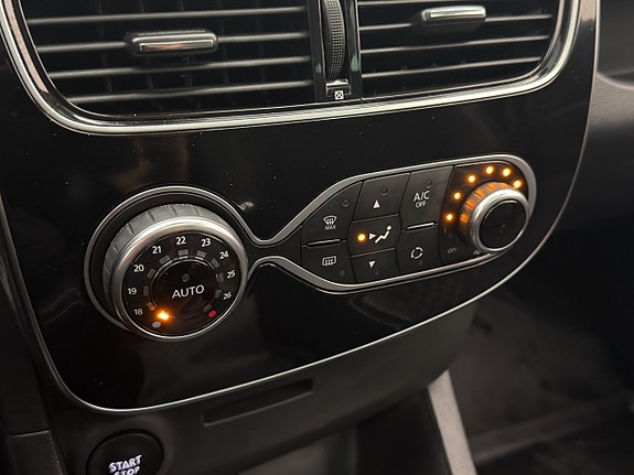Renault Clio 25 of 30