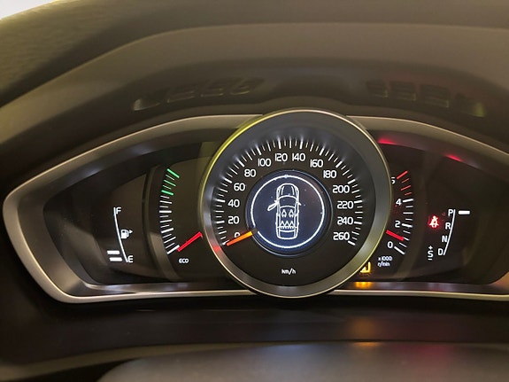 Volvo V40 12 of 23