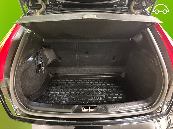 Volvo V40 16 of 23