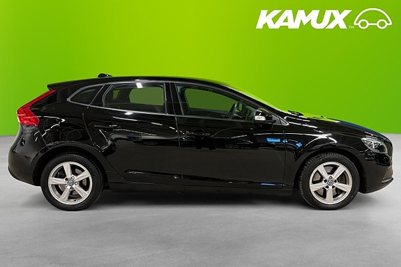 Volvo V40 2 of 23