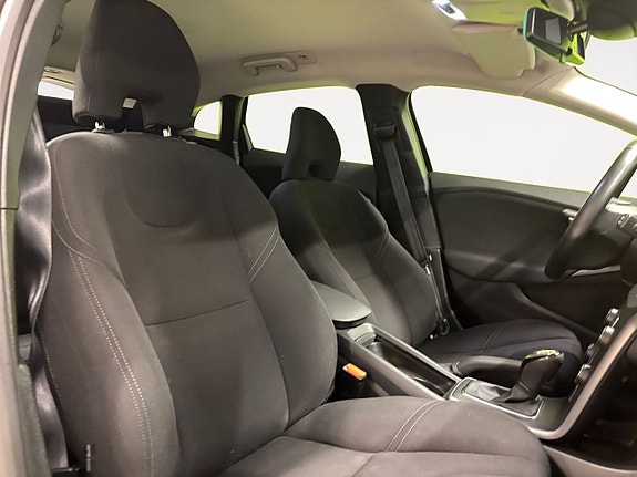 Volvo V40 15 of 23