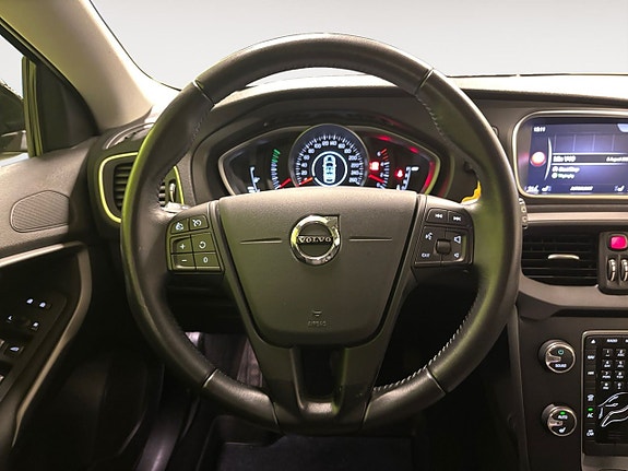 Volvo V40 13 of 23