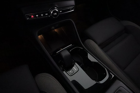 Volvo EX40 25 of 28